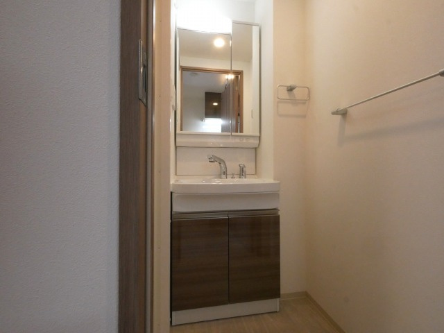 【独立洗面台】 | Alivis福島海老江(旧:フォーリアライズ福島ルノン)