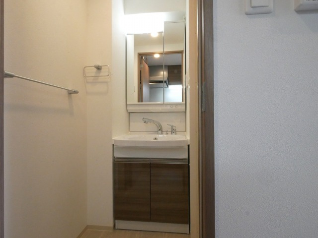 【独立洗面台】 | Alivis福島海老江(旧:フォーリアライズ福島ルノン)