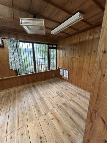 平良字松原　戸建て兼店舗の洋室