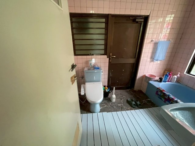 平良字松原　戸建て兼店舗のトイレ