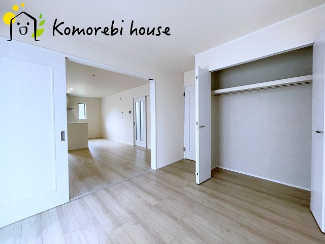 桶川市上日出谷1269番　新築一戸建て　ハートフルタウン　Aの洋室|収納付きでゆとりのある空間。寝室としても、子ども部屋としても使え、衣類やおもちゃもスッキリ片付く快適な部屋。