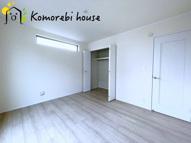 桶川市上日出谷1269番　新築一戸建て　ハートフルタウン　Aの寝室|寝室にはゆとりのある広さがあり、大きめのベッドも余裕をもって配置できます。
実際に内覧いただければ、サイズ感もよりイメージしやすいと思います。採寸もその場でご協力いたしますので、ぜひお確かめください。