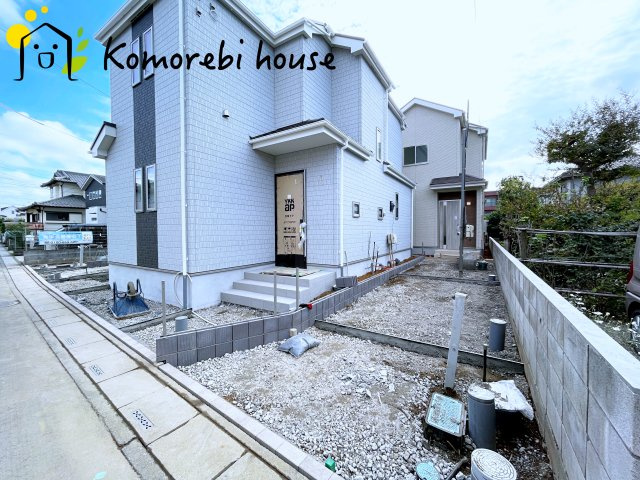 桶川市上日出谷1269番　新築一戸建て　ハートフルタウン　Aの駐車場|敷地内に普通車1台分の駐車スペースを確保。前面道路との動線も良く、毎日の停めやすさを重視した配置です。