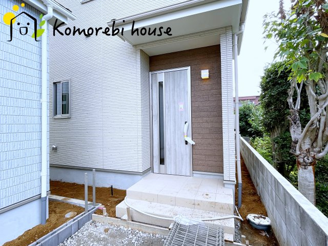 桶川市上日出谷1269番　新築一戸建て　ハートフルタウン　Aの玄関|玄関から快適な生活が始まる。収納・導線・使い勝手に配慮された、家族に優しい設計です。