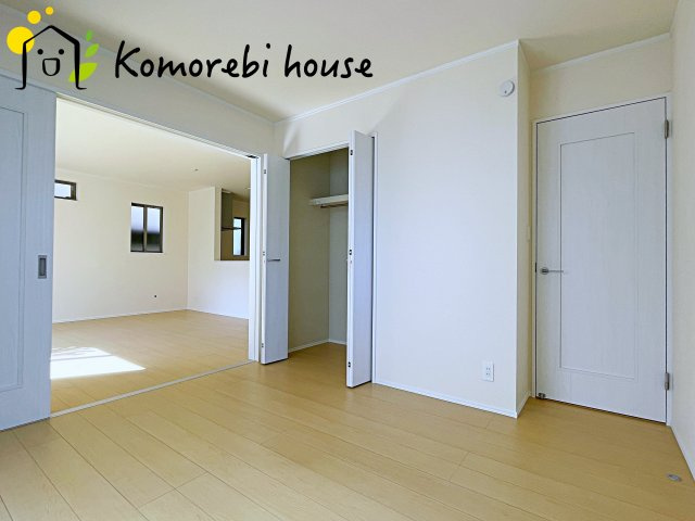 桶川市上日出谷1269番　新築一戸建て　ハートフルタウン　Ｂの洋室|収納付きでゆとりのある空間。寝室としても、子ども部屋としても使え、衣類やおもちゃもスッキリ片付く快適な部屋。