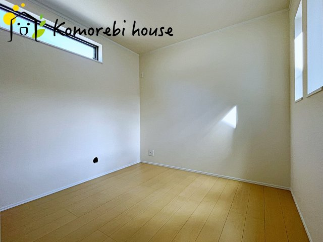 桶川市上日出谷1269番　新築一戸建て　ハートフルタウン　Ｂの子供部屋|自然光が心地よく入る子ども部屋は、学習・遊び・睡眠をしっかり支える快適環境。シンプル設計でレイアウトも変えやすく、成長に合わせて長く使える利便性の高い一室です。