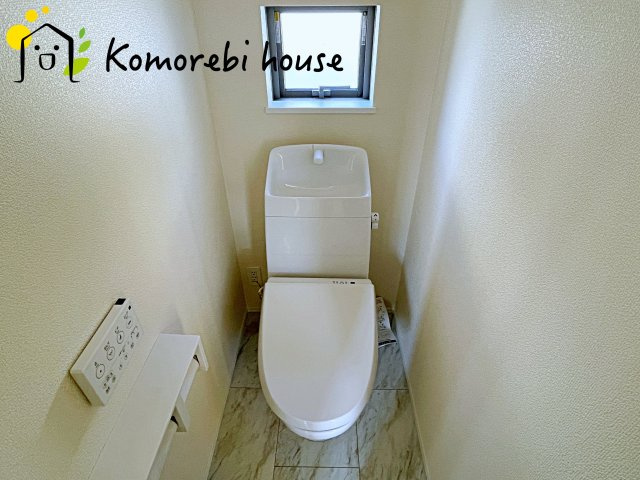 桶川市上日出谷1269番　新築一戸建て　ハートフルタウン　Ｂのトイレ|2階にもトイレがあることで、朝の混雑が解消し生活動線がスムーズに。新築ならではの間取り設計で、毎日の“プチストレス”が驚くほど減ります。