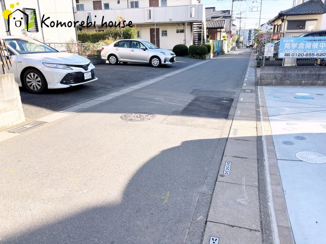 桶川市上日出谷1269番　新築一戸建て　ハートフルタウン　Ｂの前面道路含む現地写真|分譲地内の交通量少なめの道路沿い。小さなお子さまのいるご家庭も安心して暮らせる、穏やかな住環境です。