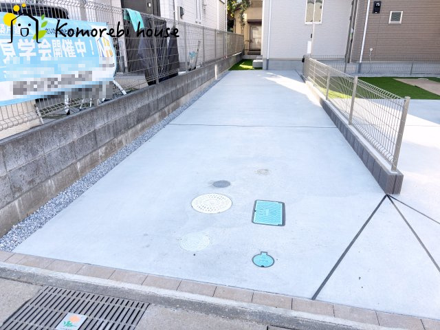 桶川市上日出谷1269番　新築一戸建て　ハートフルタウン　Ｂの駐車場|縦列駐車に対応したカースペース。コンパクトな敷地でもしっかり2台停められる設計です。