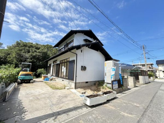 【前面道路含む現地写真】 | 【9月22日撮影リフォーム中】外壁はもちろんのこと雨戸・雨樋等も塗装いたします。