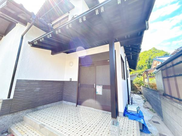 【庭】 | 【9月22日撮影リフォーム中】玄関ドアは、鍵の交換を行います。