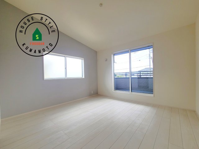 熊本市北区鶴羽田1丁目第1-4棟（2号棟）の内観：施工例|主寝室には収納力に優れたクローゼットがありますので、お部屋もすっきり片付きます。