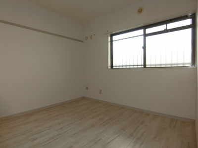 【洋室】 | カーサ三国ヶ丘