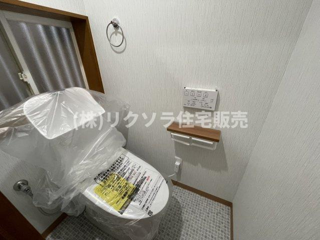 走谷2丁目　中古一戸建てのトイレ|温水洗浄便座付き
■物件内覧・資金計画相談・住宅ローン相談、リフォーム相談、お問合せ受付中■
※当日・翌日のご内覧、ご相談はお電話でのお問合せがスムーズです！