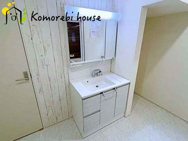 北足立郡伊奈町中央4丁目　新築一戸建て　ブルーミングガーデン　01の独立洗面台|独立洗面台で身支度をすべて済ませてしまいましょう