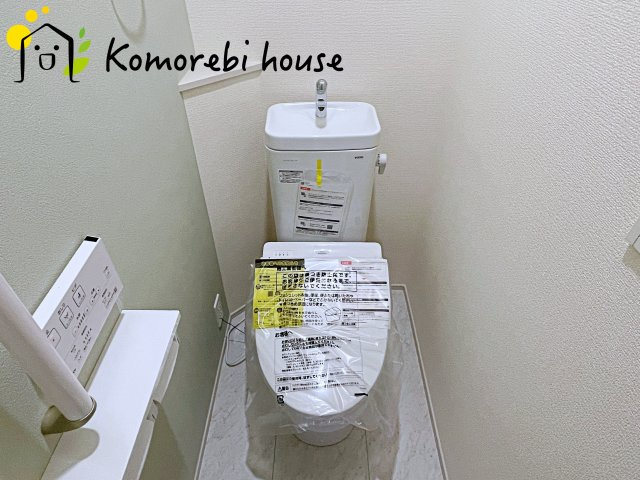 北足立郡伊奈町中央4丁目　新築一戸建て　ブルーミングガーデン　01のトイレ|シンプルで使いやすいトイレです