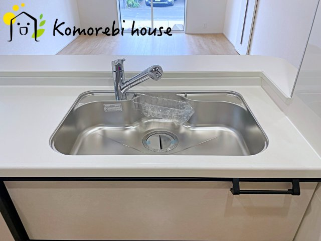 北足立郡伊奈町中央4丁目　新築一戸建て　ブルーミングガーデン　01のキッチン|きれいなキッチンです