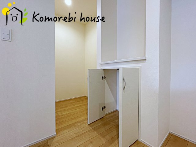 北足立郡伊奈町中央4丁目　新築一戸建て　ブルーミングガーデン　01の内装|明るい色調の室内です