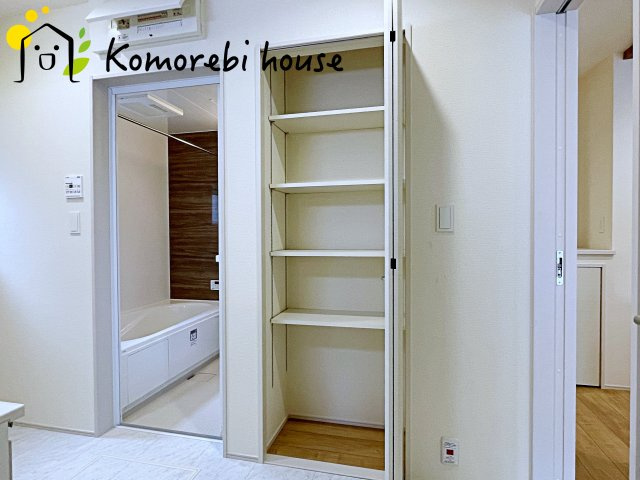 北足立郡伊奈町中央4丁目　新築一戸建て　ブルーミングガーデン　01の収納|便利な収納スペースです