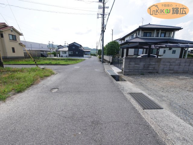 【前面道路含む現地写真】 | 加古川市西神吉町鼎　中古戸建
