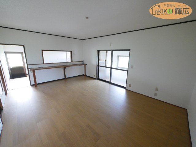 【居間・リビング】 | 加古川市西神吉町鼎　中古戸建