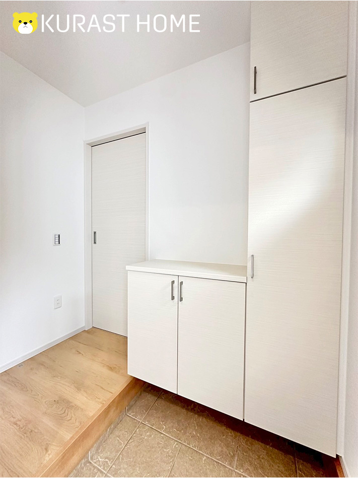 向日市寺戸町大牧　新築戸建の玄関