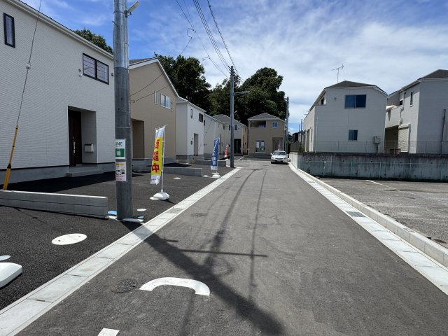 柏市高田新築戸建（高田第７）の前面道路含む現地写真|北側前面道路・幅員約5ｍ