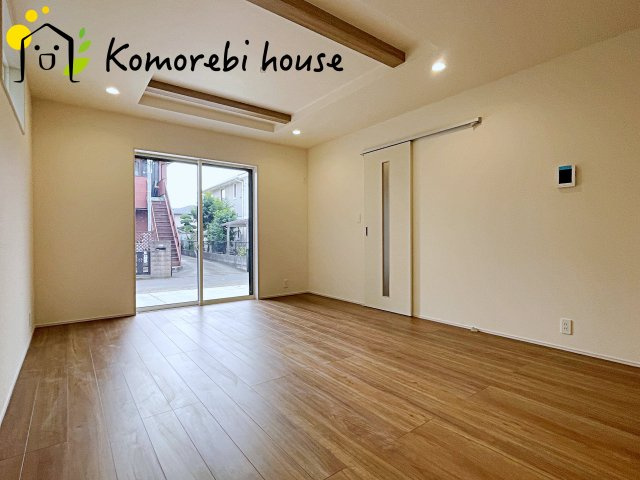 北足立郡伊奈町中央4丁目　新築一戸建て　ブルーミングガーデン　02の居間・リビング|ゆったり過ごせるリビングです