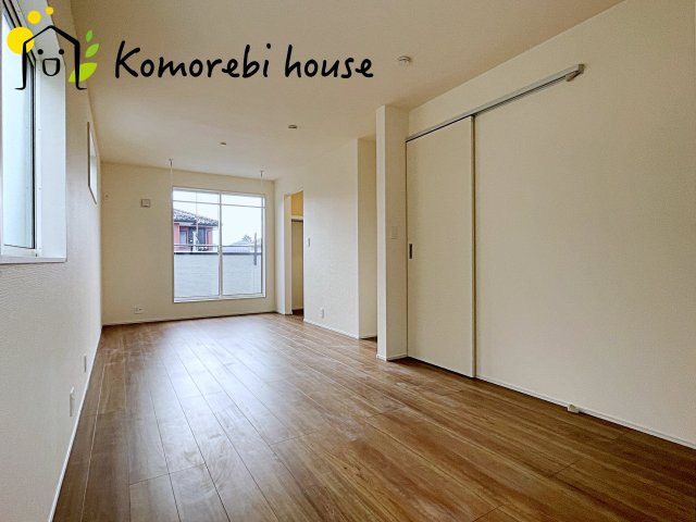 北足立郡伊奈町中央4丁目　新築一戸建て　ブルーミングガーデン　02の寝室|開放的な寝室です