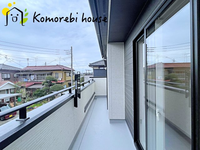 北足立郡伊奈町中央4丁目　新築一戸建て　ブルーミングガーデン　02のバルコニー|お洗濯にも便利なバルコニー付き