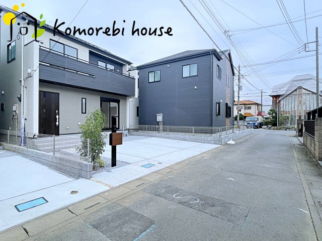北足立郡伊奈町中央4丁目　新築一戸建て　ブルーミングガーデン　02の前面道路含む現地写真|前面道路含む現地写真です