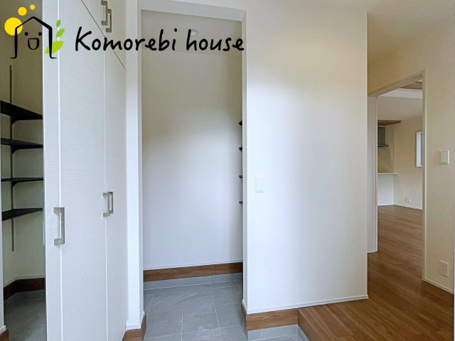 北足立郡伊奈町中央4丁目　新築一戸建て　ブルーミングガーデン　02の玄関|玄関です