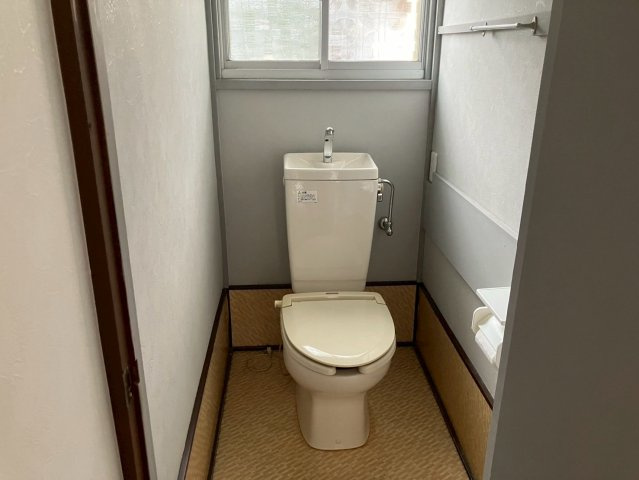 相生町戸建のトイレ