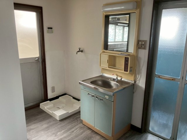 相生町戸建の洗面所