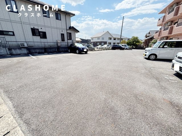 メゾン・ラフィネ　　刈谷市近郊の賃貸はクラスホームの駐車場