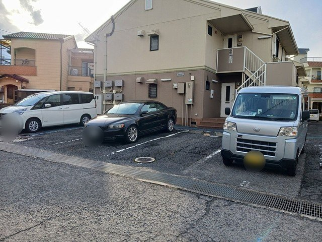 グランメール須田の駐車場