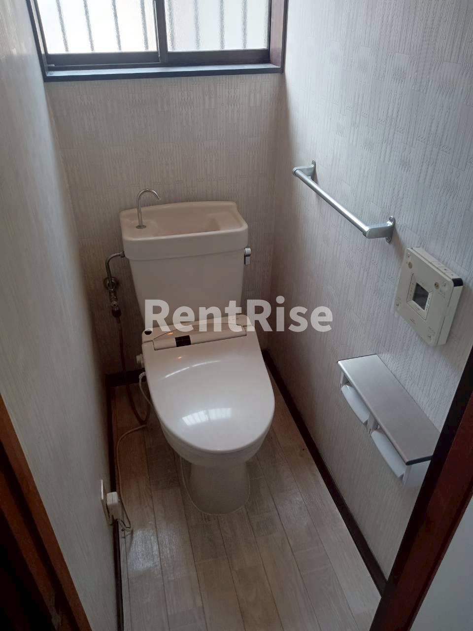 奥町剱光寺戸建のトイレ