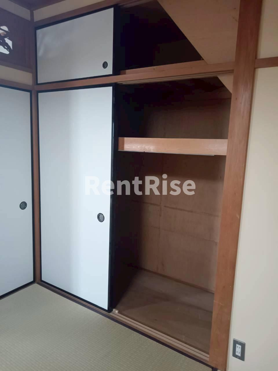 奥町剱光寺戸建の収納