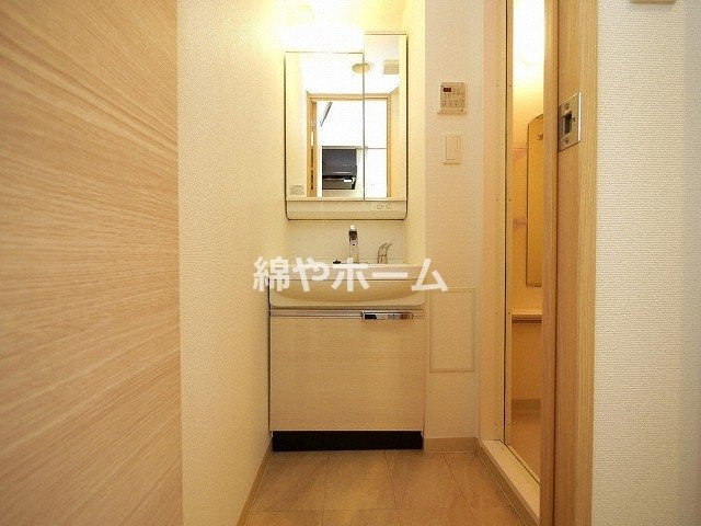 ファステート玉造駅前ダミュウの独立洗面台|使いやすい独立洗面台です