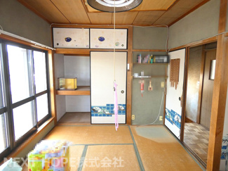 【和室】 | 尼崎市東難波町５丁目中古戸建 | ２階和室６帖です♪バルコニーに面した明るく開放的な室内です！お好きなリフォームを楽しんでみませんか？