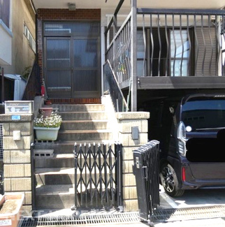 【玄関】 | 尼崎市東難波町５丁目中古戸建 | 玄関へのアプローチです♪