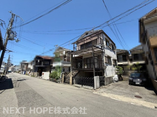 【前面道路含む現地写真】 | 尼崎市東難波町５丁目中古戸建 | 前面泥は南東側に公道幅員約6.4ｍです♪間口は約6ｍです！！