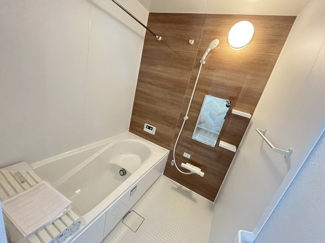 【内装】 | 福岡市南区寺塚1丁目1期　2号棟（全3棟）【仲介手数料無料・0円】 | 施工例。浴室です。施工例は完成時と異なる場合があります。