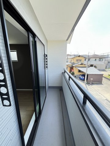 【バルコニー】 | 福岡市南区寺塚1丁目1期　2号棟（全3棟）【仲介手数料無料・0円】 | 施工例。施工例は完成時と異なる場合があります。