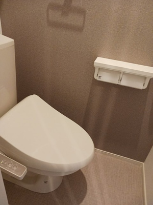 【トイレ】 | フォンターナ・ピエディ | 温水洗浄便座付きです