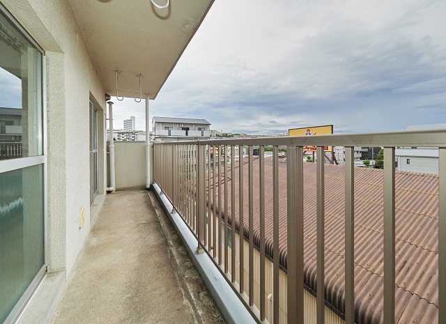 大沢マンションのバルコニー|西面バルコニー