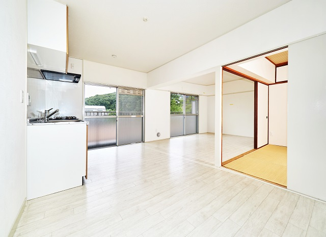 大沢マンションの居間・リビング|13.5帖LDK