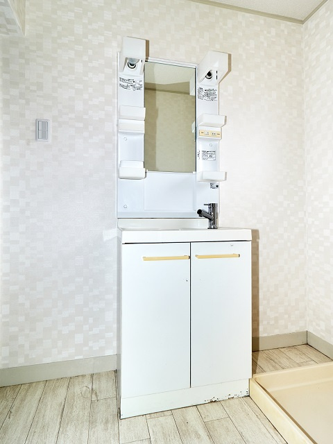 大沢マンションの独立洗面台|洗面化粧台