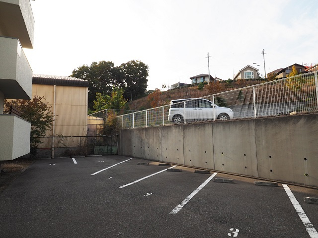 大沢マンションの駐車場