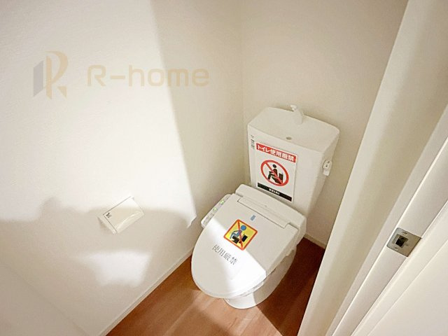 龍ケ崎市野原町4期　新築戸建て　3号棟のトイレ|温水洗浄便座付きのトイレ。